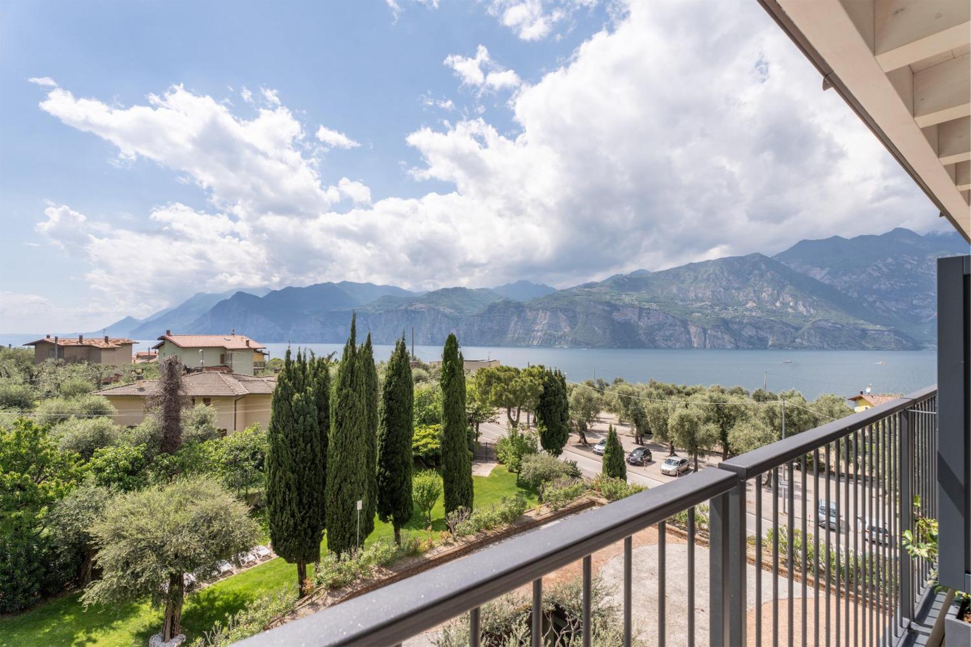 Majestic Palace Malcesine Oda fotoğraf